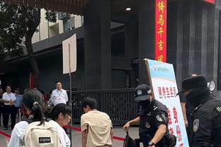 记者：曼联关注埃因霍温20岁边锋约翰-巴卡约科